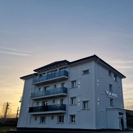 Tesa Boutique Hotel Targu Neamt ภายนอก รูปภาพ