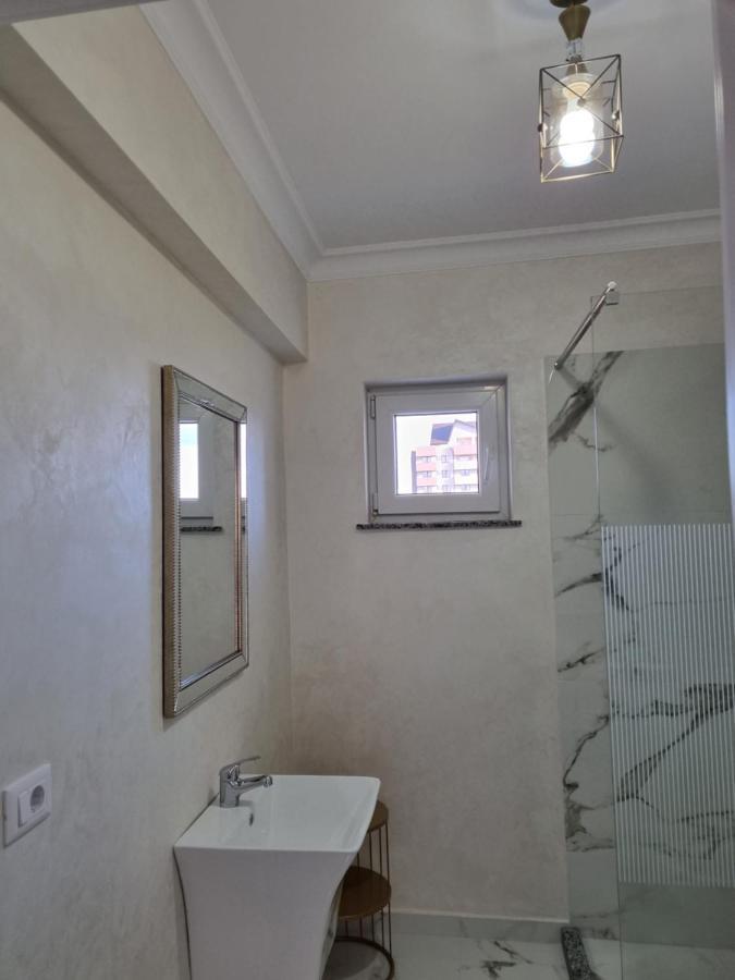 Tesa Boutique Hotel Targu Neamt ภายนอก รูปภาพ