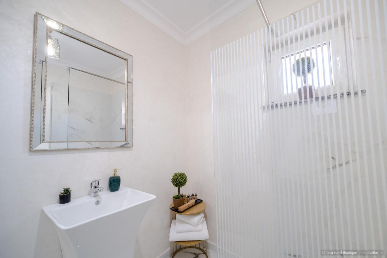 Tesa Boutique Hotel Targu Neamt ภายนอก รูปภาพ