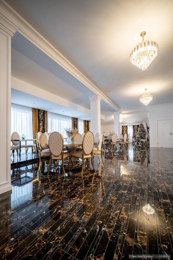 Tesa Boutique Hotel Targu Neamt ภายนอก รูปภาพ