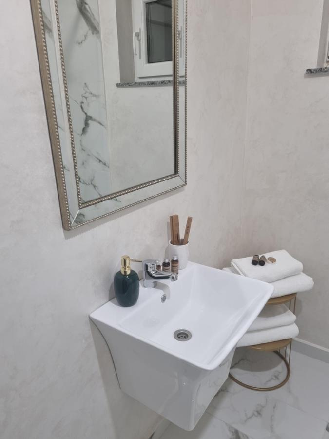 Tesa Boutique Hotel Targu Neamt ภายนอก รูปภาพ
