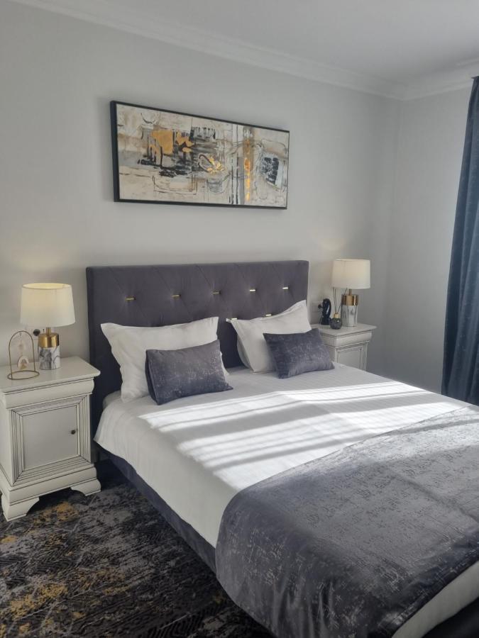 Tesa Boutique Hotel Targu Neamt ภายนอก รูปภาพ